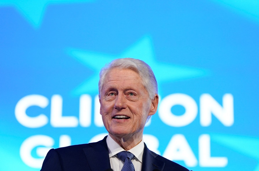 Bill Clinton diz que desconhecia crimes cometidos por Epstein em fala ao Congresso