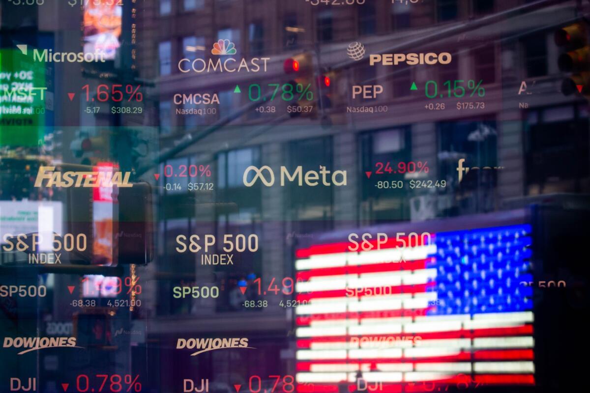 Bolsas de NY caem com preços ao produtor acima do esperado, IA e tensões EUA-Irã