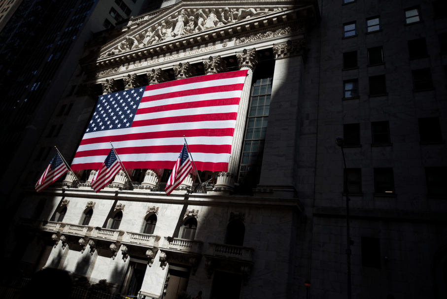 Bolsas de NY operam sem sinal único com continuação de liquidação tech