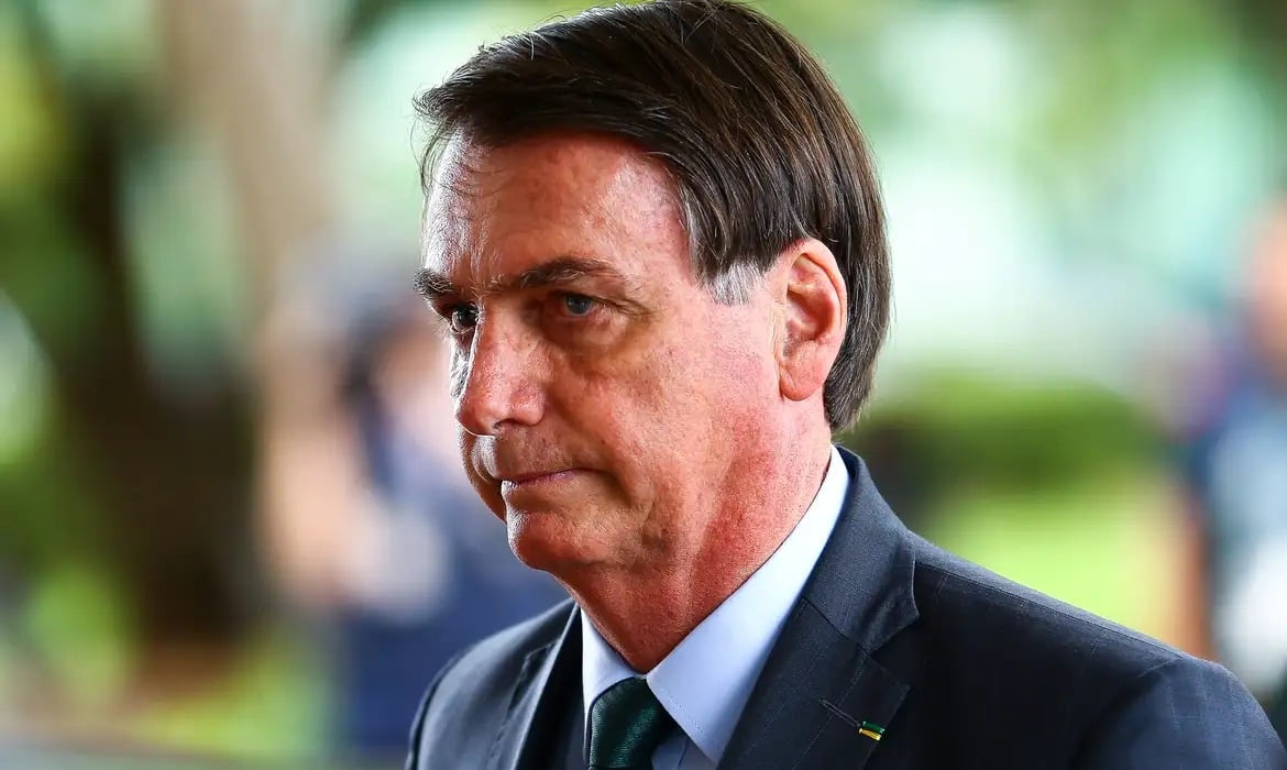Bolsonaro violou oito regras éticas e deve ser expulso do Exército, diz MP Militar