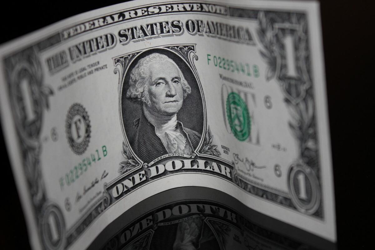 Brasil tem déficit em conta corrente de US$ 8,36 bi em janeiro, acima do esperado
