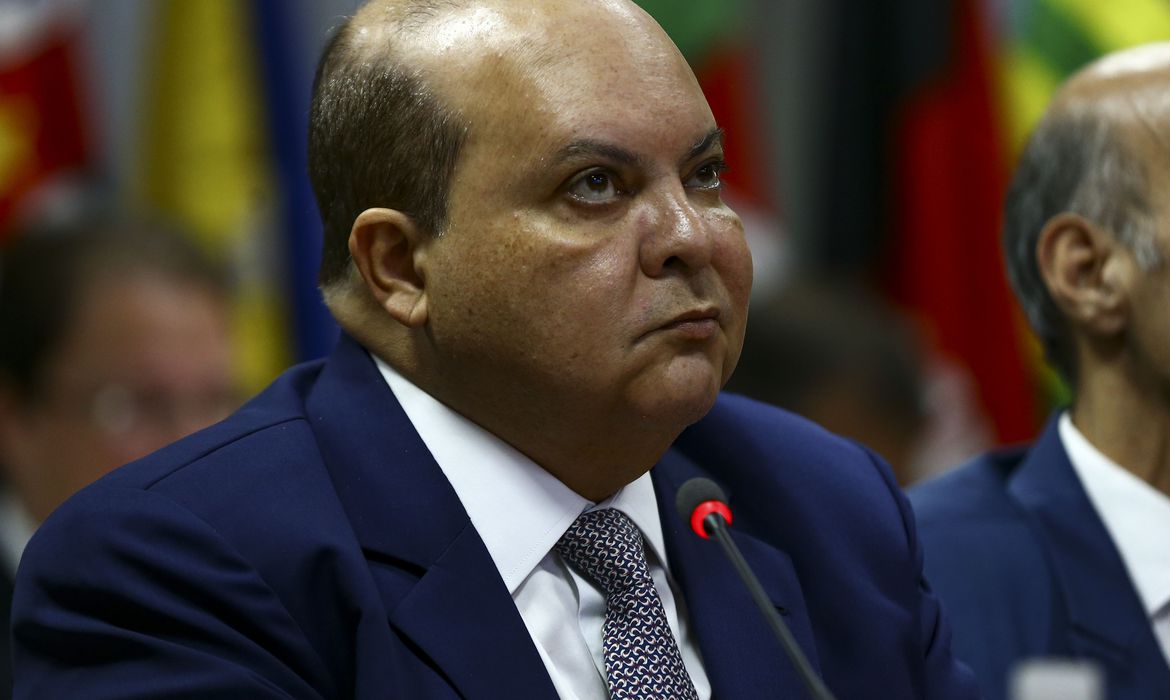 Câmara do DF arquiva pedidos de impeachment contra Ibaneis por caso Master