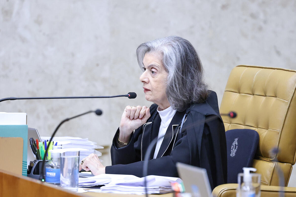 Cármen Lúcia vota contra pagamento de gratificação a servidores aposentados do INSS