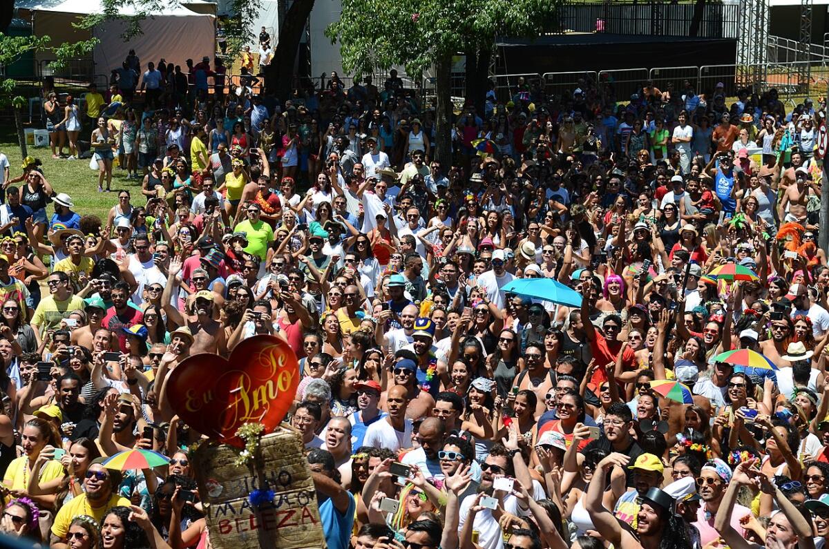Carnaval 2026 deve levar 4,7 milhões de turistas a SP e injetar R$ 7,3 bi na economia