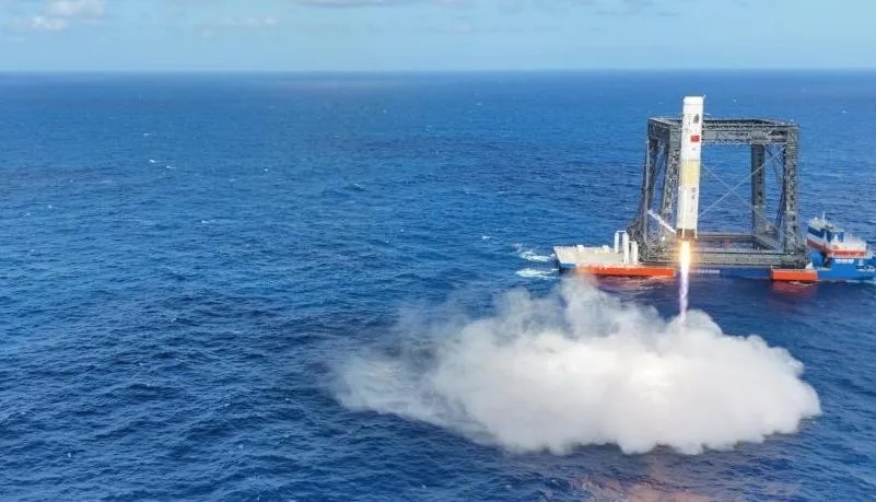 China reage a Musk e faz foguete "dar ré" em teste rumo à Lua