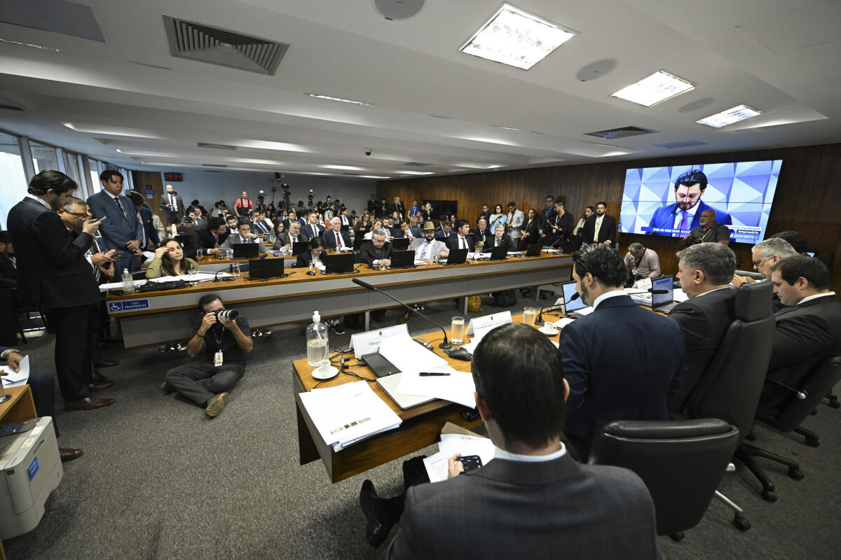 Comissão do Senado deve votar projeto que cria 'OAB da Medicina' nesta semana