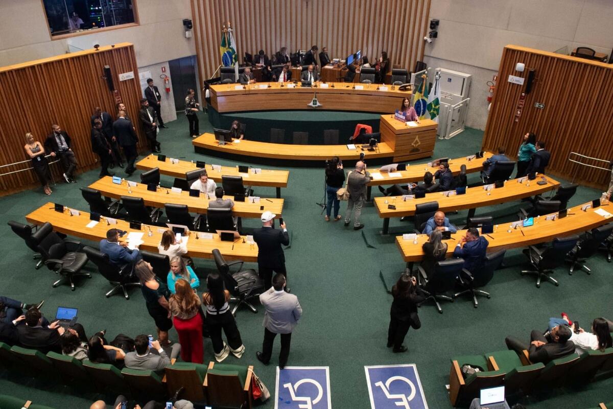 Cresce pressão por impeachment de Ibaneis