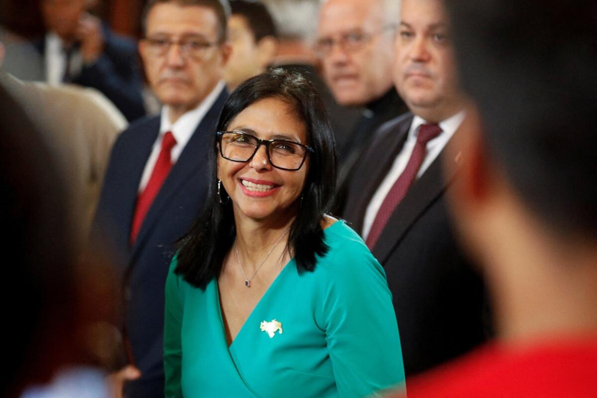 Delcy Rodríguez sanciona anistia e liberta centenas de detidos na Venezuela