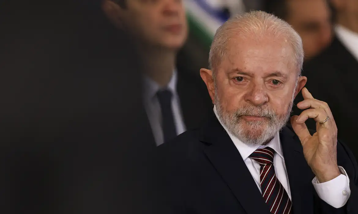Deputado da oposição pede explicações sobre reunião de Lula com Vorcaro
