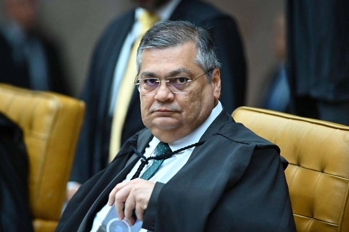 Dino atende PT e Psol e suspende desestatização de empresa no Paraná