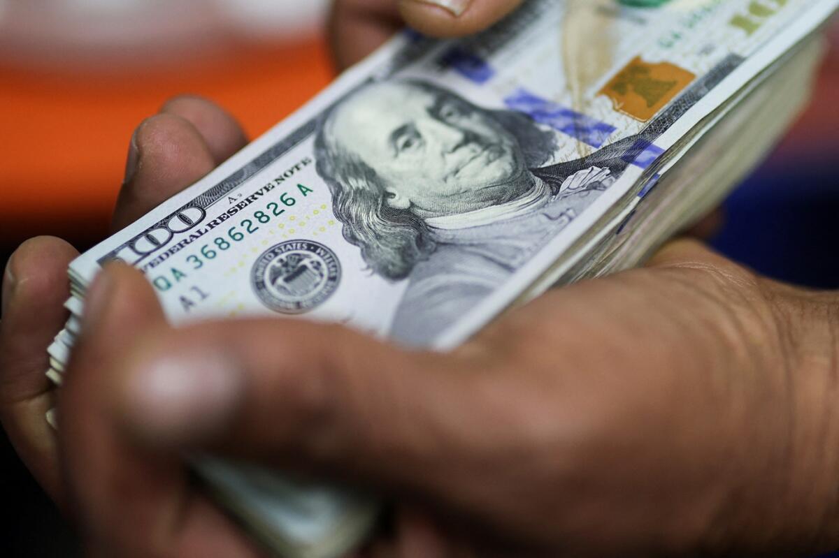 Dólar hoje registra leve alta com ruídos tarifários e tensões EUA-Irã no radar