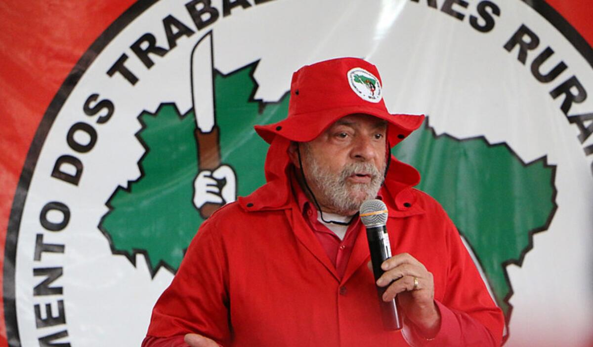 Escola que vai homenagear MST no Carnaval recebeu R$ 250 mil do governo Lula