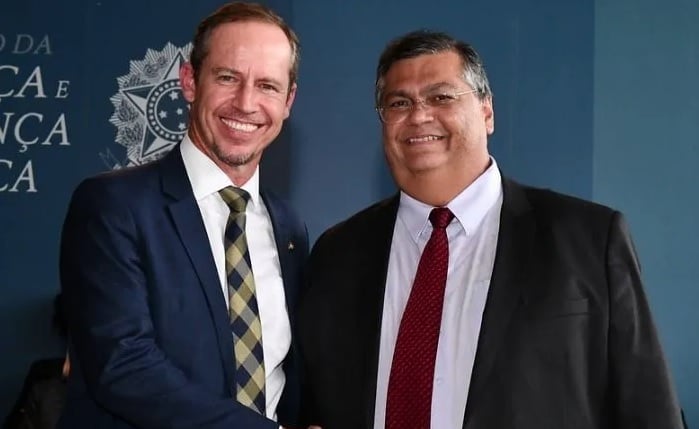 Ex-ministro de Lula é acusado de usar gabinete clandestino do governo para fazer pré-campanha no Distrito Federal
