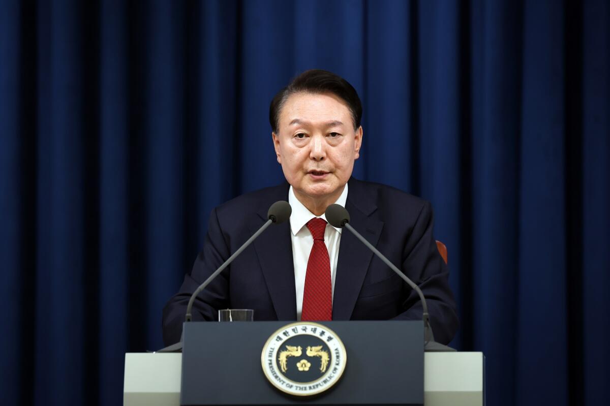 Ex-presidente da Coreia do Sul é condenado à prisão perpétua por tentativa de golpe