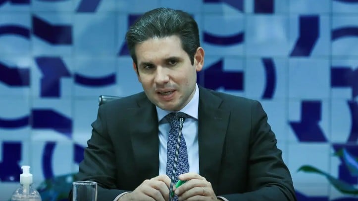 FAB impõe sigilo de 5 anos a custos de voo que levou Hugo Motta a Angra