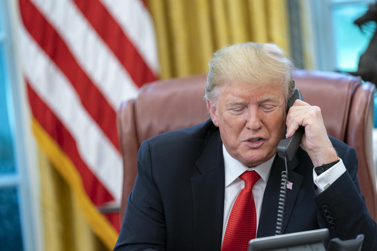 Governo Trump vai acabar com proteções trabalhistas para 50 mil funcionários federais