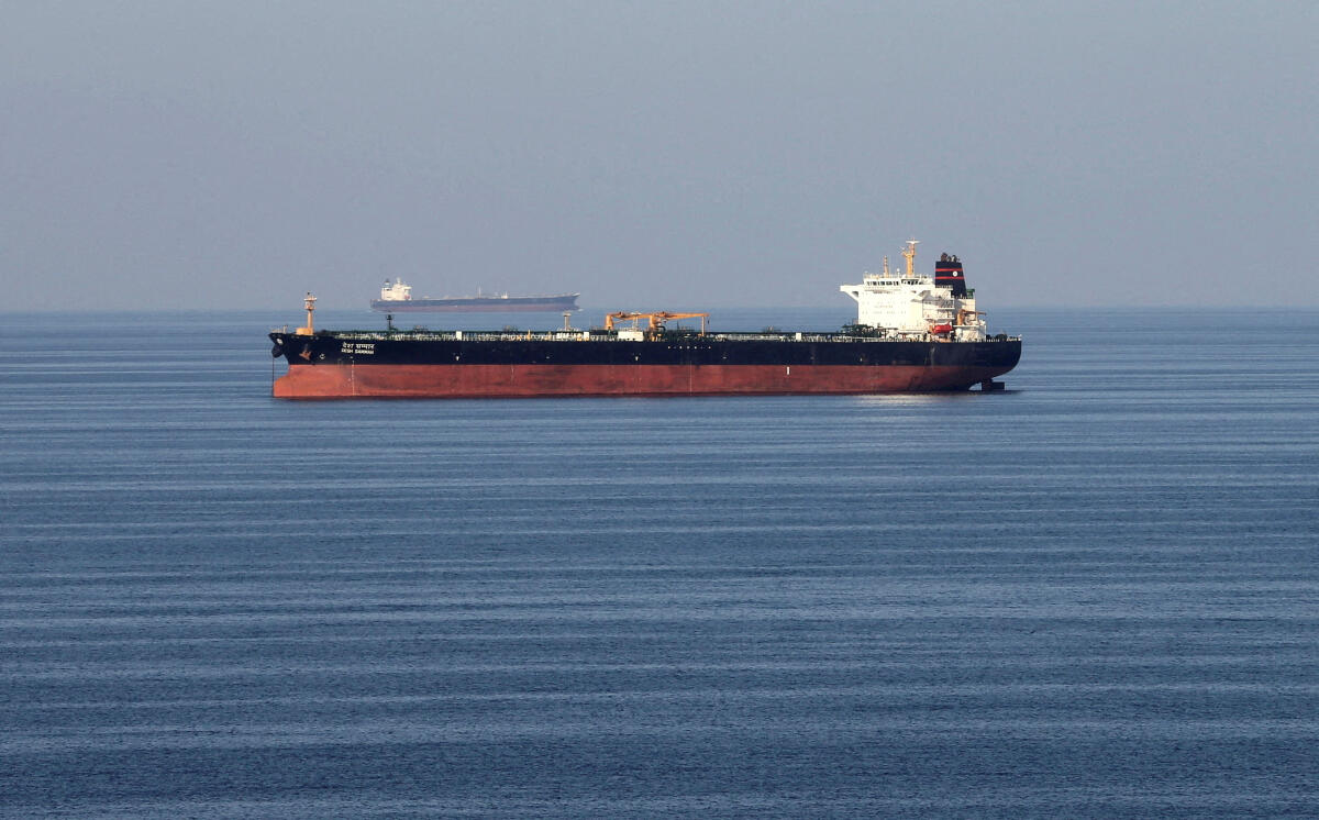 Grandes petroleiras suspendem embarques pelo Estreito de Ormuz após ataques