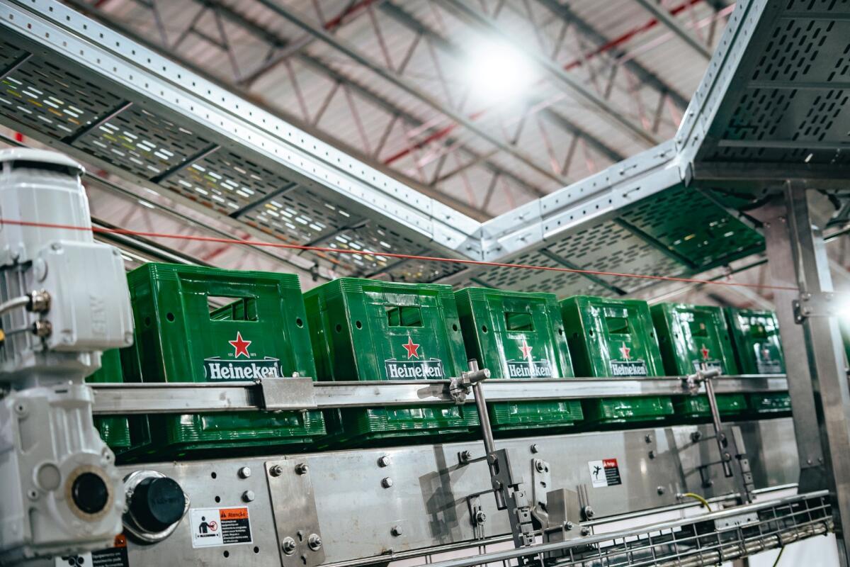 Heineken tem lucro de 4 bilhões de euros em 2025, 4,4% mais que no ano anterior