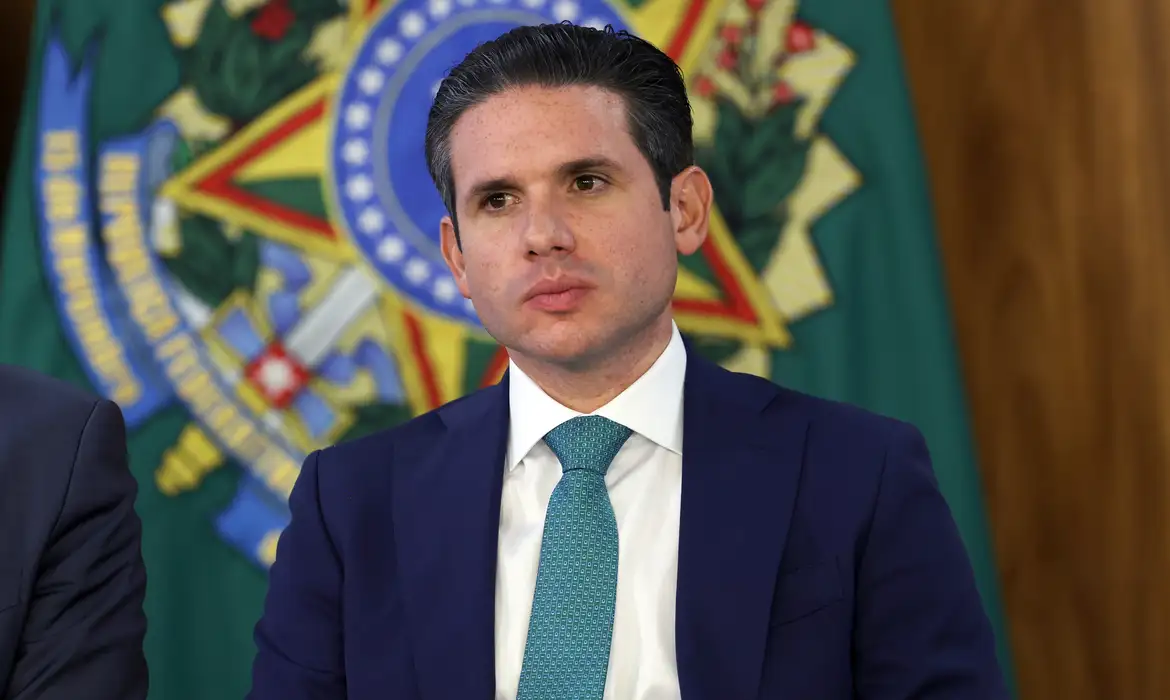 Hugo Motta lidera uso de aviões da FAB em 2025