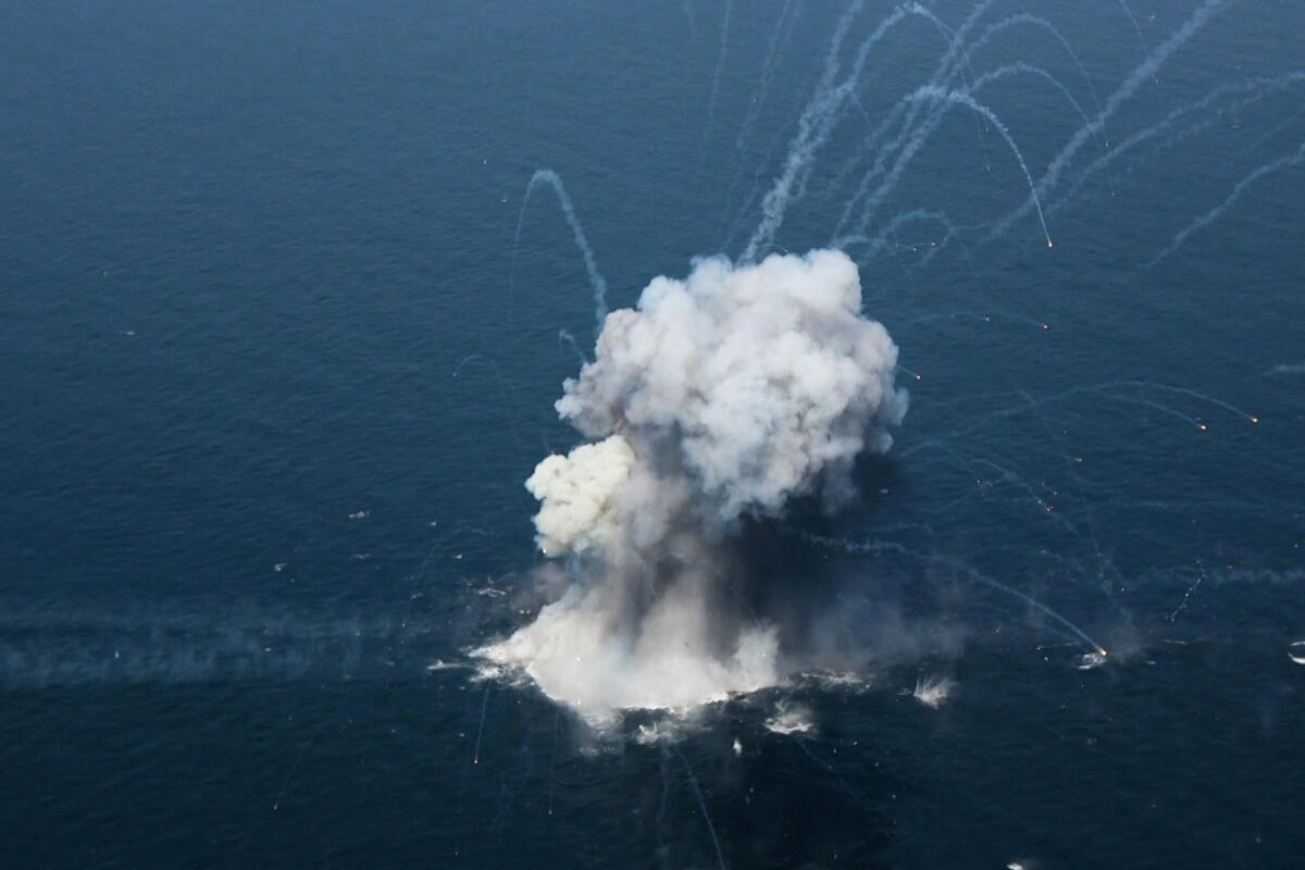 Irã e Rússia fazem exercício naval em meio a fechamento parcial do Estreito de Ormuz