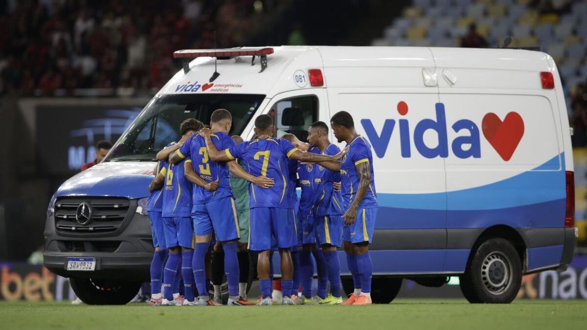 Jogador que convulsionou durante jogo contra o Flamengo não teve lesão neurológica