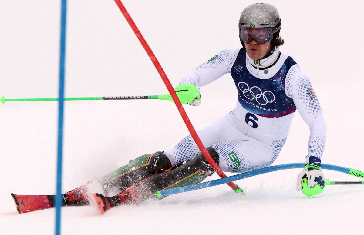 Jogos de Inverno: Lucas Braathen cai na primeira descida e é eliminado no slalom