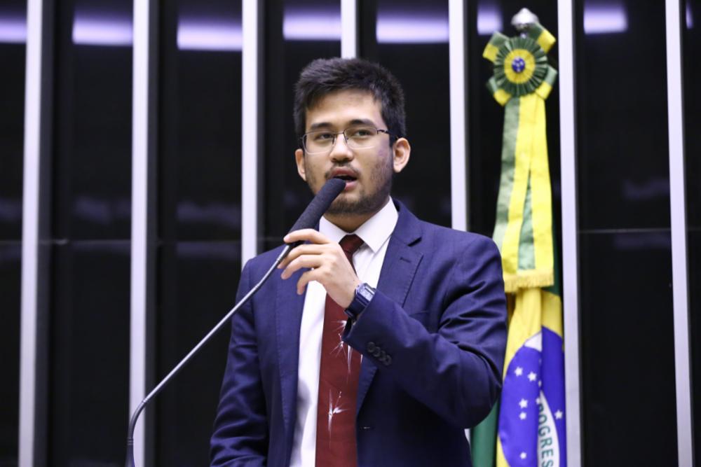 Justiça de SP condena influenciador a pagar R$ 20 mil a Kim Kataguiri