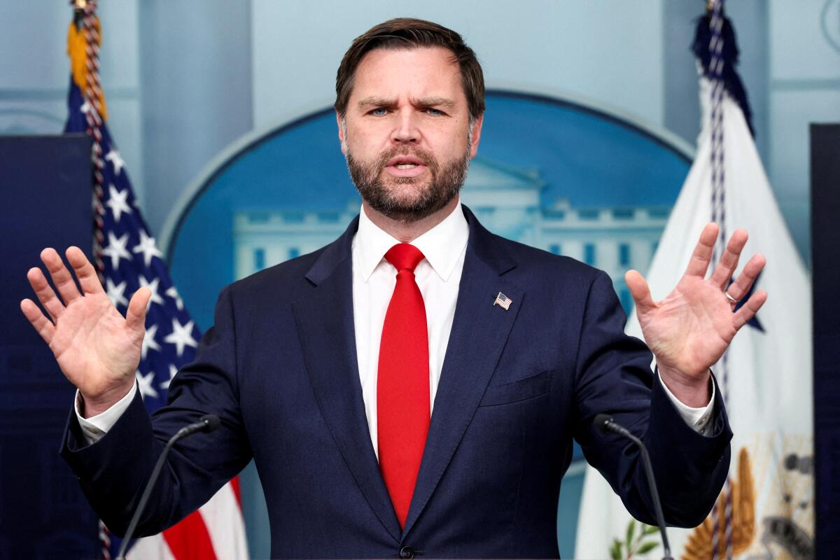 Justiça dos EUA indicia homem por plano de assassinato contra JD Vance