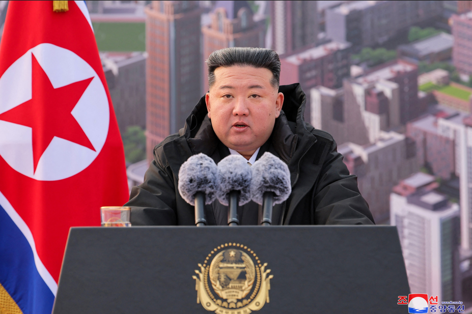 Líder da Coreia do Norte diz que novos objetivos militares serão definidos