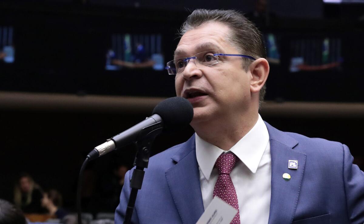 Líder do PL acusa Lula de tratar evangélicos como "curral eleitoral"