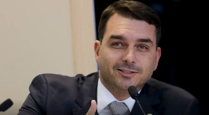 Lula fica atrás de Flávio Bolsonaro no 2º turno, diz Futura
