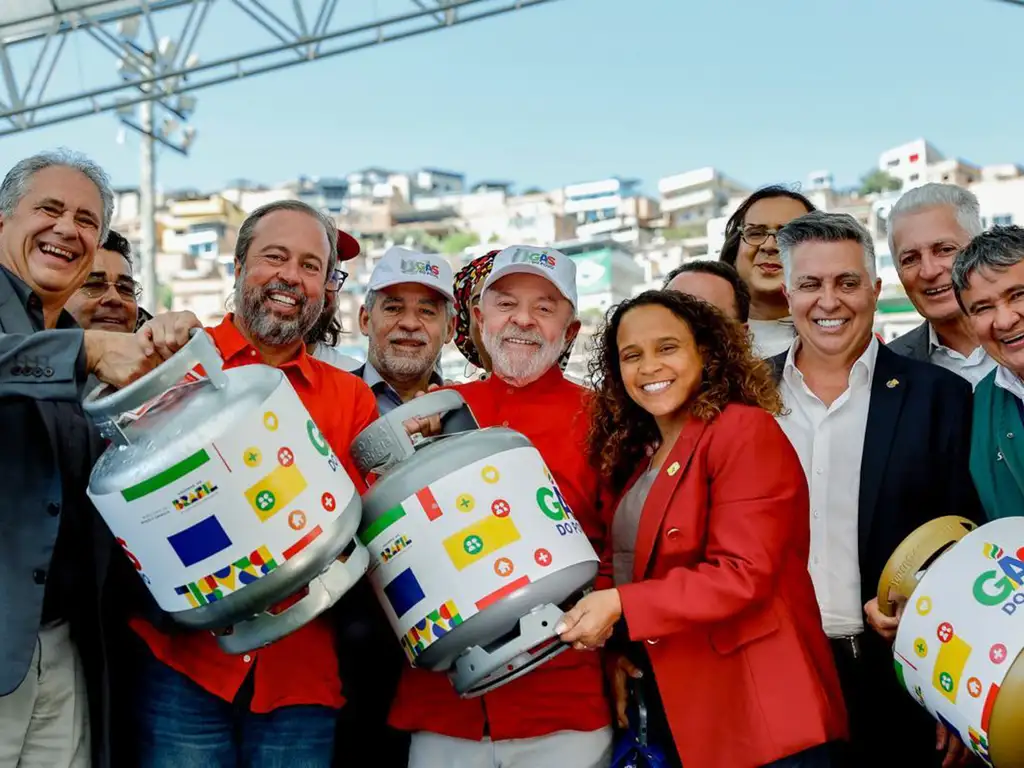 Lula sanciona lei que institui o programa Gás do Povo