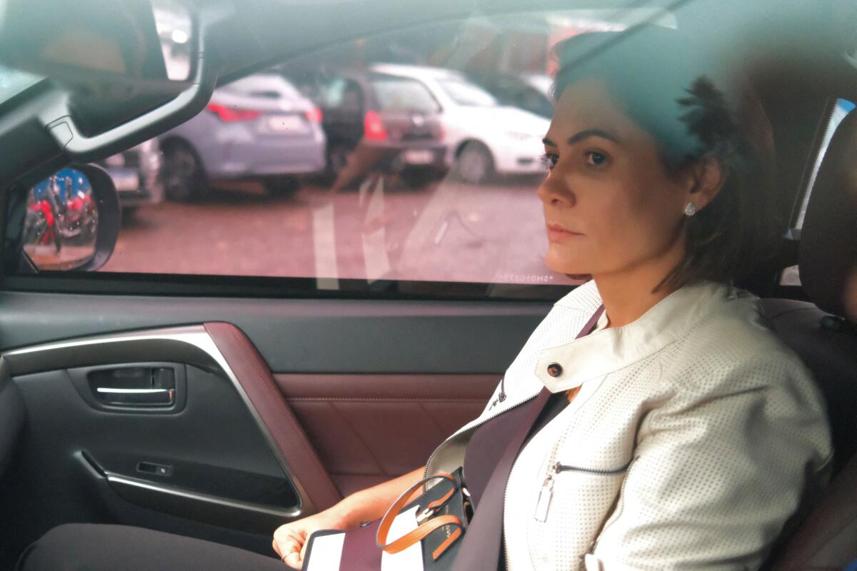 Michelle diz que "quem foi preso por corrupção foi Lula" após desfile no Rio