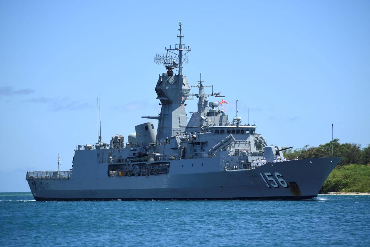 Navio de guerra da Austrália é seguido pela marinha chinesa no Estreito de Taiwan