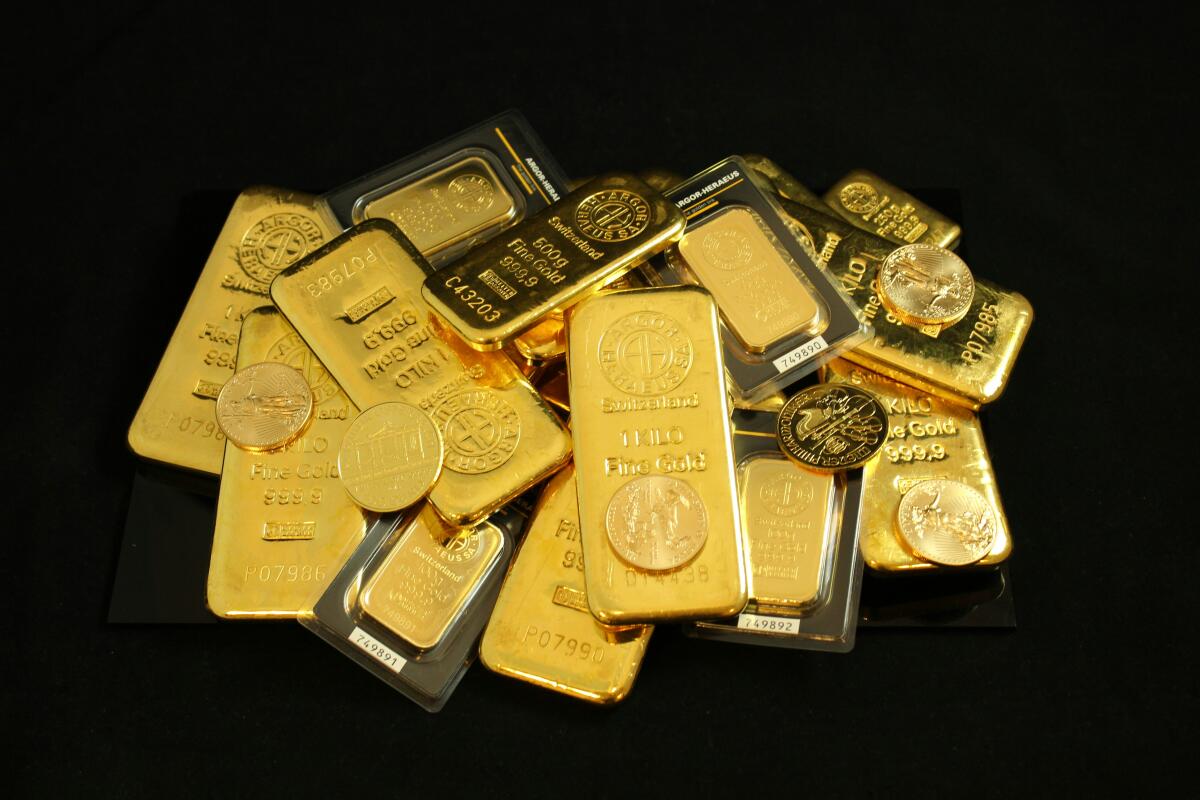 Ouro fecha em alta, em sessão volátil ponderando tensões EUA-Irã e dólar forte