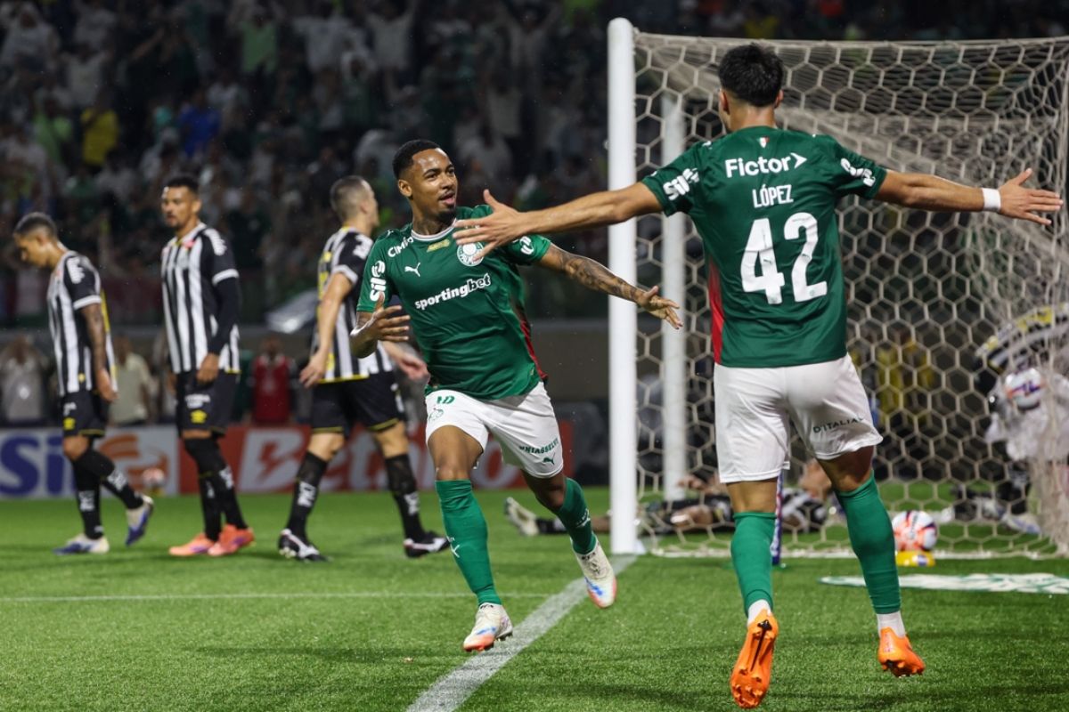 Palmeiras termina 2025 com receita recorde de R$ 1,7 bilhão