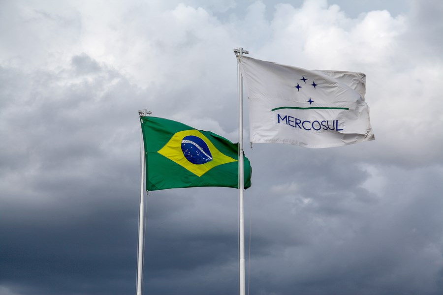 Pedido de vista adia votação de relatório sobre acordo Mercosul–União