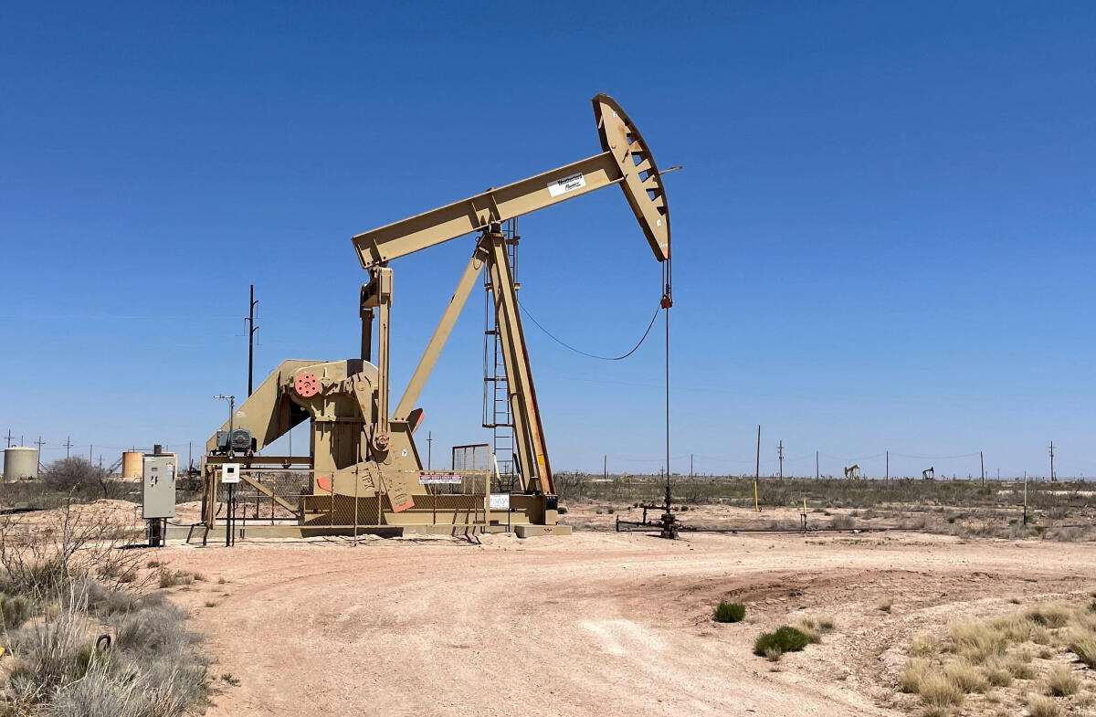 Petróleo fecha em alta com tensões entre EUA e Irã dosadas por perspectiva de oferta