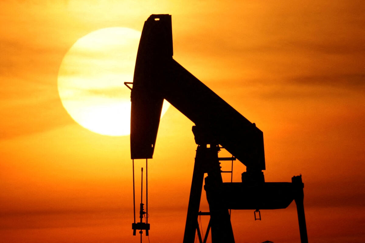 Petróleo salta mais de 3% após Vance dizer que Irã ignorou demanda dos EUA