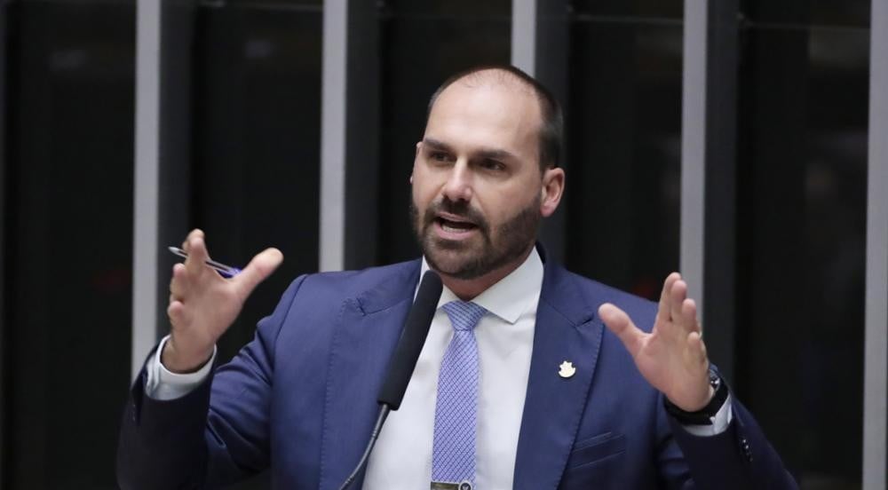 PF afasta Eduardo Bolsonaro do cargo de escrivão no Rio de Janeiro