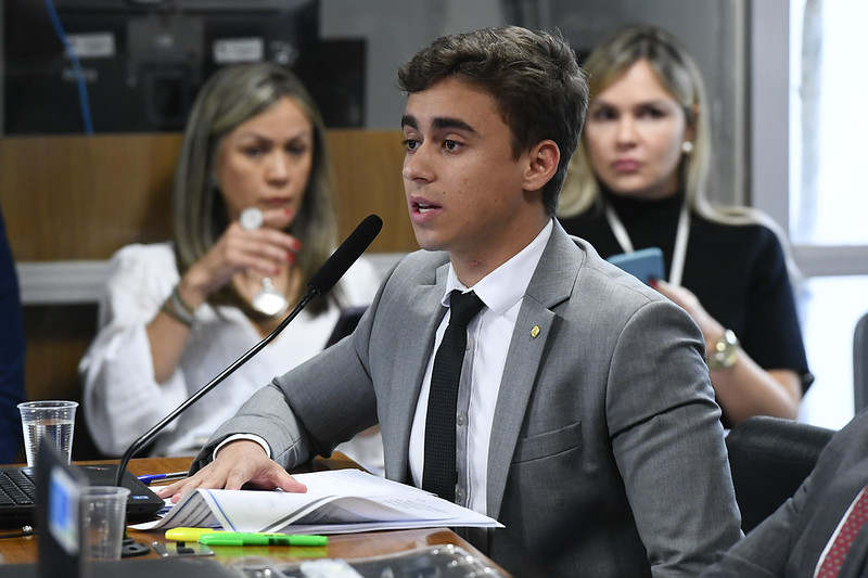 Pressionado por Flávio a se lançar em Minas, Nikolas descarta candidatura ao governo