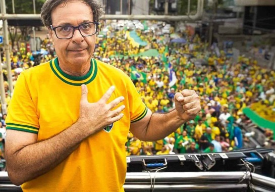 Propaganda antecipada? Ex-ministro promove Flávio nas ruas e caso pode ir ao TSE