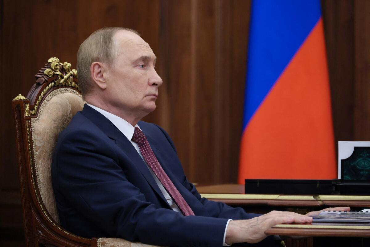 Putin está pronto para usar armas químicas contra russos, diz chanceler francês