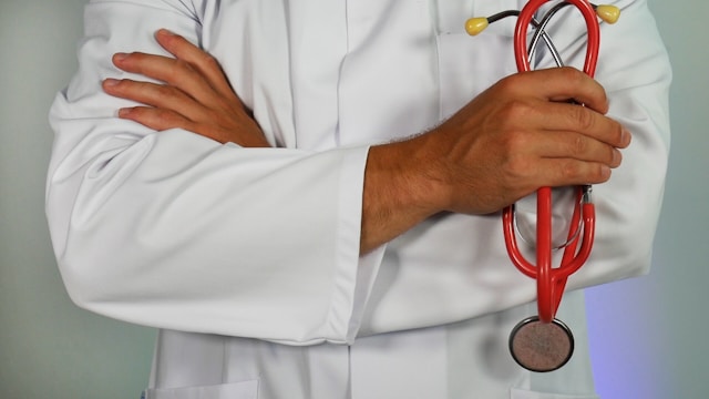 Senado aprova criação de exame nacional obrigatório para médicos