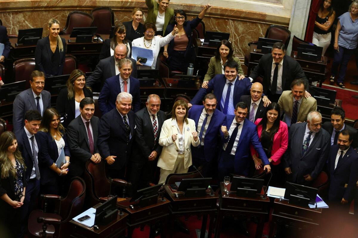 Senado argentino aprova reforma trabalhista e dá vitória política a Milei