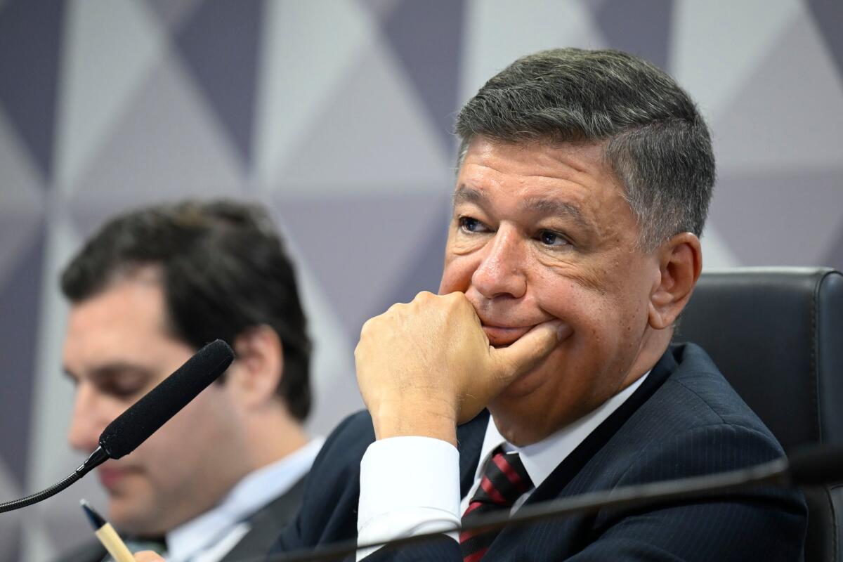 Senador Carlos Viana anuncia que está curado de câncer