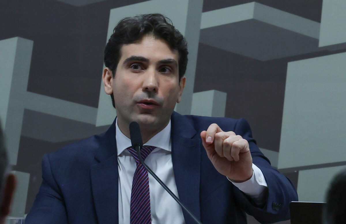 Senador pede que Galípolo explique reunião de Lula com Vorcaro