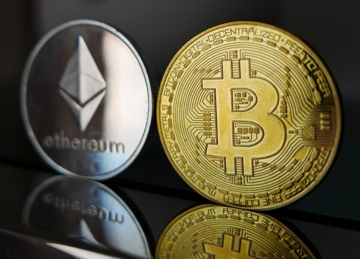Standard Chartered prevê Bitcoin a US$ 50 mil e Ethereum a US$ 1.400