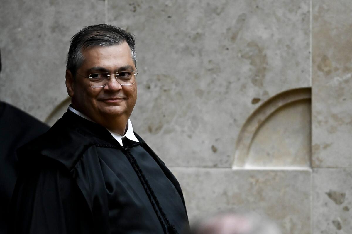 STF marca sessão para julgar liminar de Dino que suspendeu penduricalhos