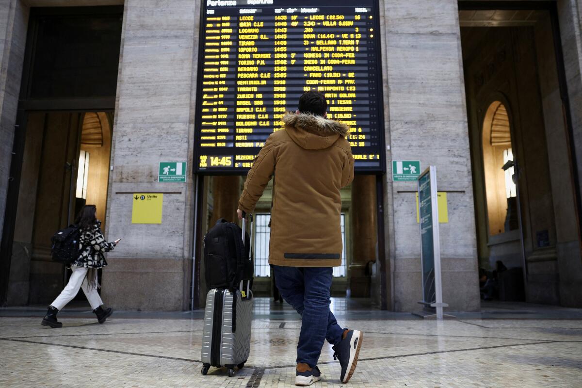 Suspeitos de sabotagem atacam rede ferroviária italiana perto de Bolonha, diz polícia